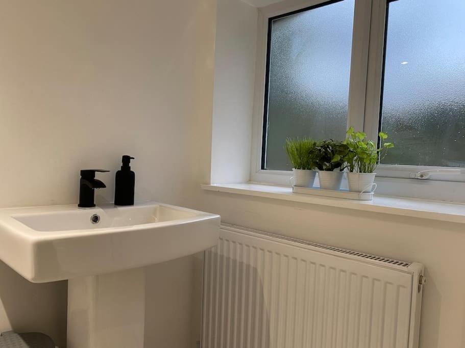 מרת'יר טידפיל Modern 2 Bedroom Cottage Near Bike Park Wales. מראה חיצוני תמונה